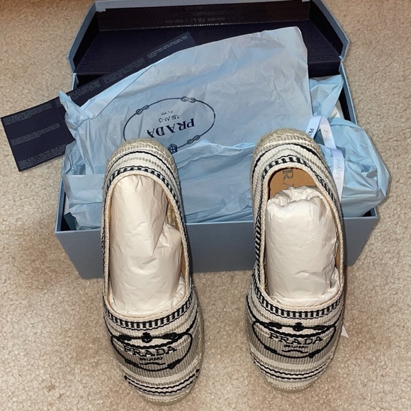 Lightly worn Prada espadrilles. Size 38. - Picture 4 of 7